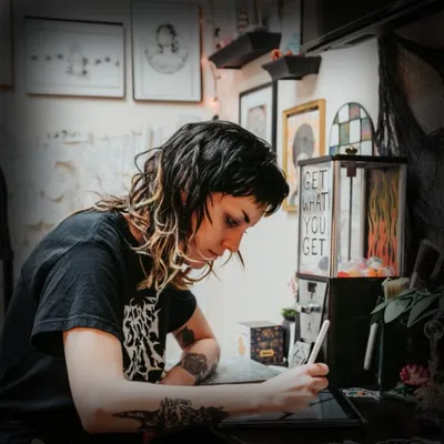 Heather, guest tattoo artist at Alien Phone Tattoo, drawing a custom design at her station
